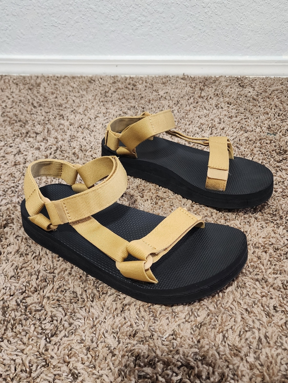 Teva Flatform Universal Women's Sandals Size 8 Outdoor Strappy Walking Shoe